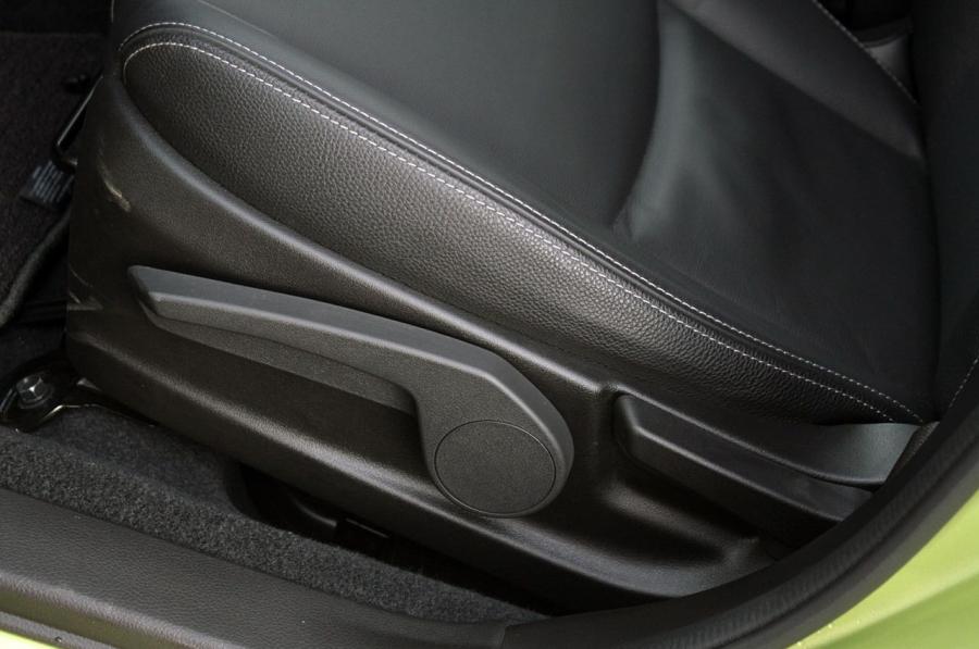  Subaru XV Crosstrek Hybrid 2014 года  (фото 26 из 53)